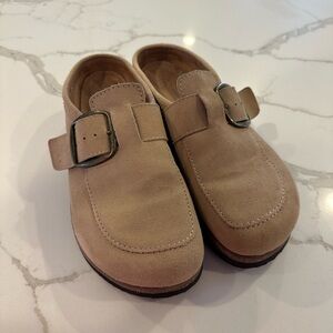 White Mountain Tan Mules with Buckle, Size 10